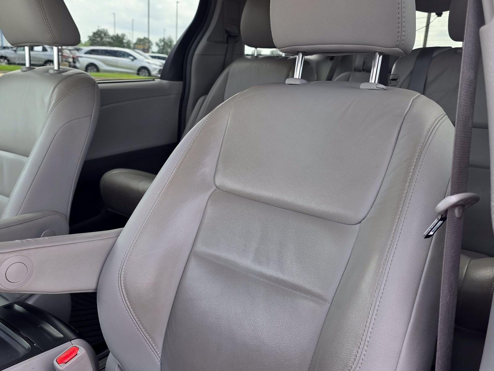 Used 2018 Toyota Sienna XLE w/ XLE Navigation Package FWD image 19