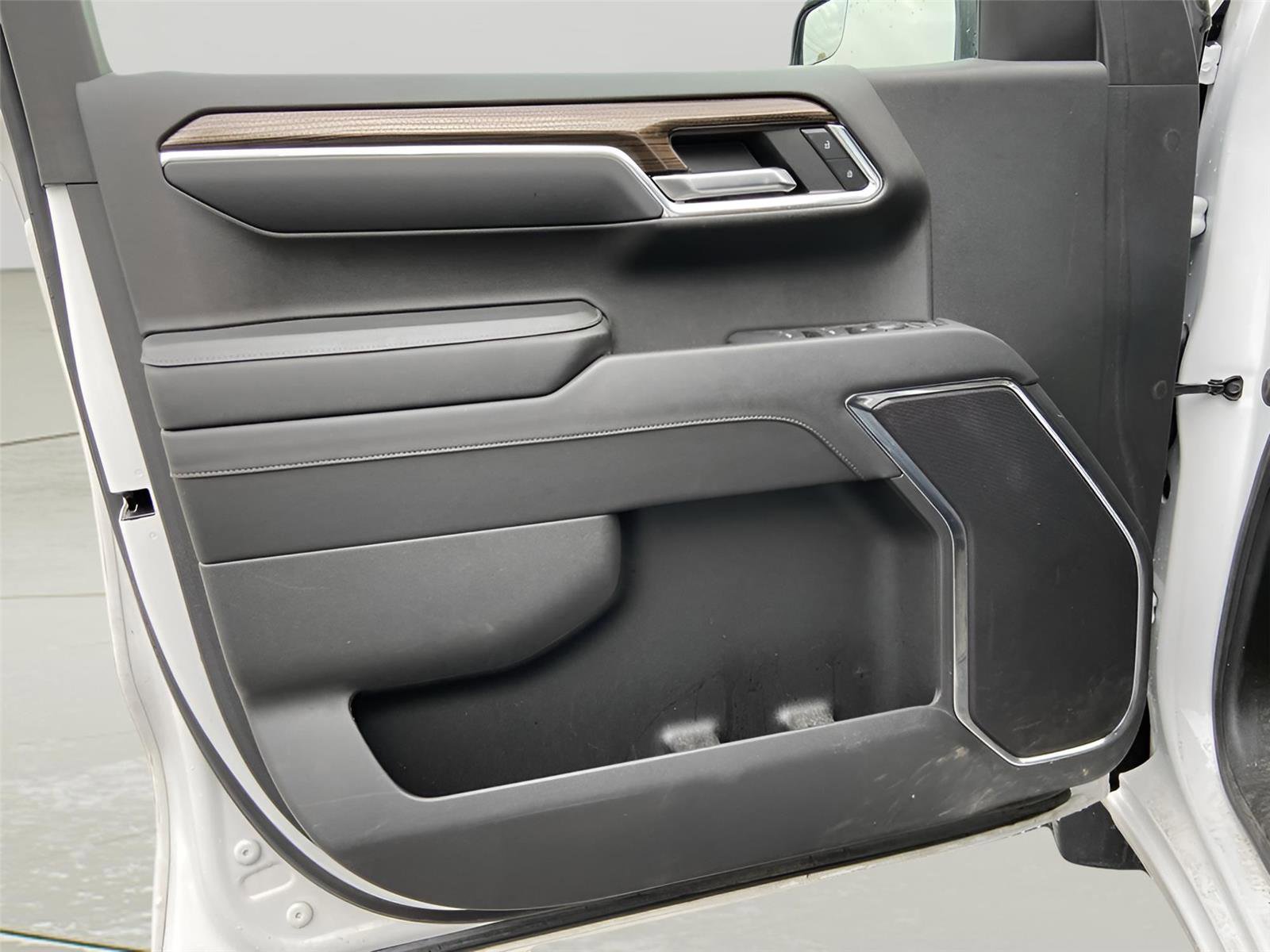 Used 2024 Chevrolet Silverado 1500 LT image 21