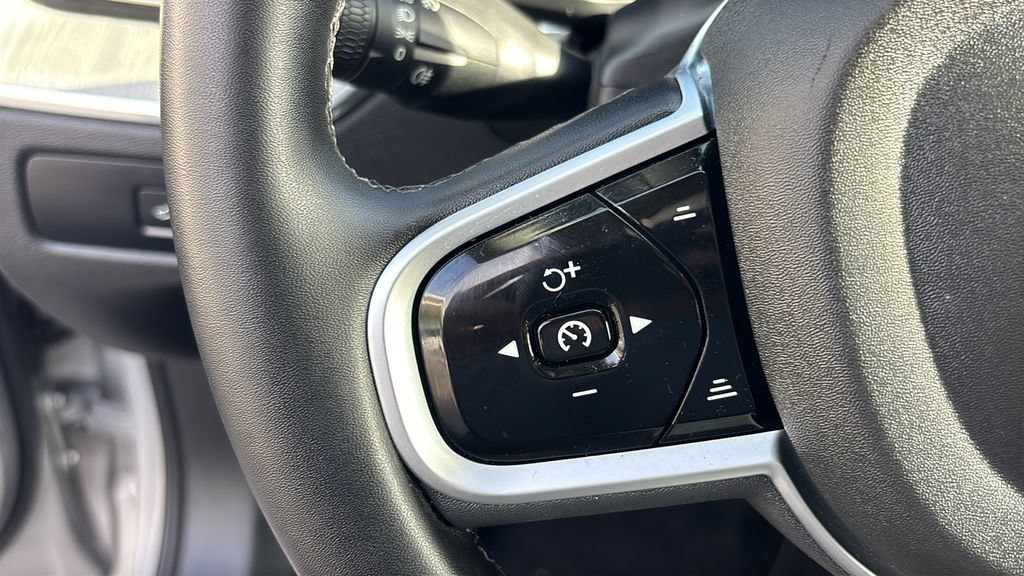 Certified 2025 Volvo XC60 B5 Plus AWD/4WD image 16