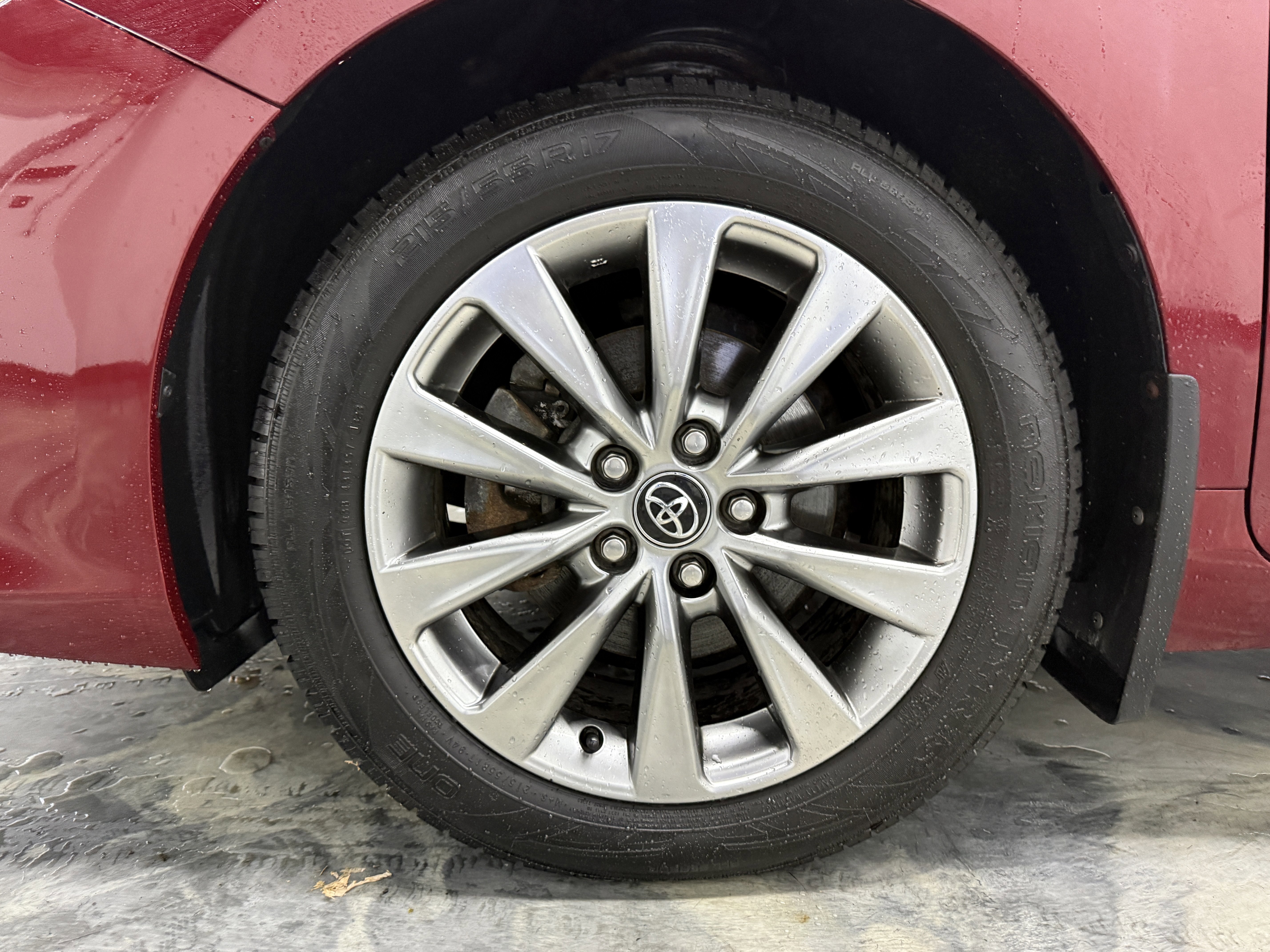 Used 2017 Toyota Camry XLE image 25