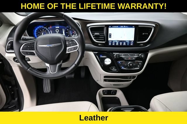 Used 2018 Chrysler Pacifica Touring-L Plus FWD image 15