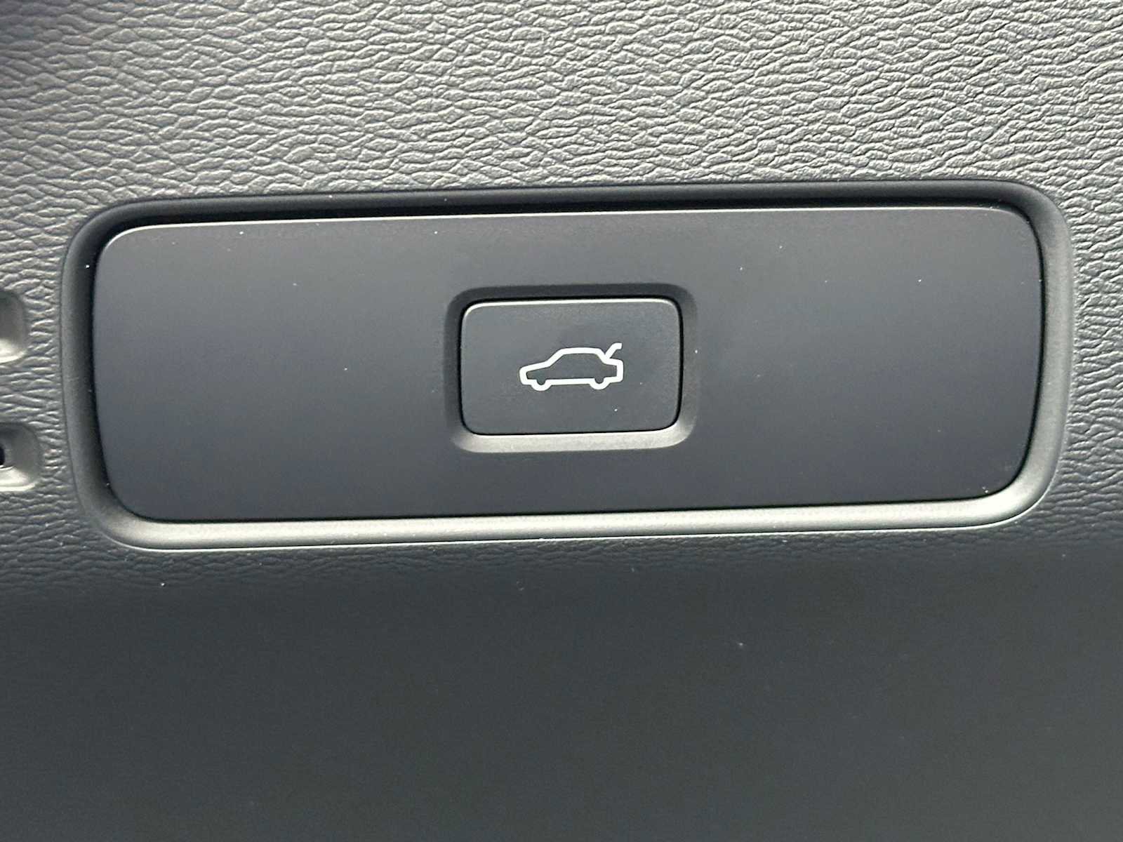 Used 2025 Volvo XC40 B5 Core w/ Protection Package Premier AWD/4WD image 31