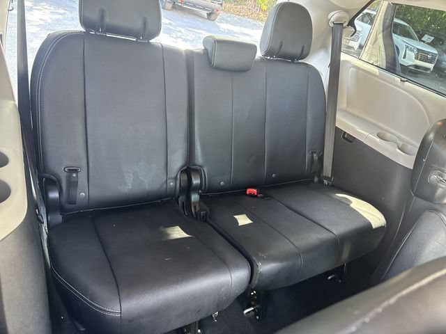 Used 2017 Toyota Sienna SE Premium FWD image 12