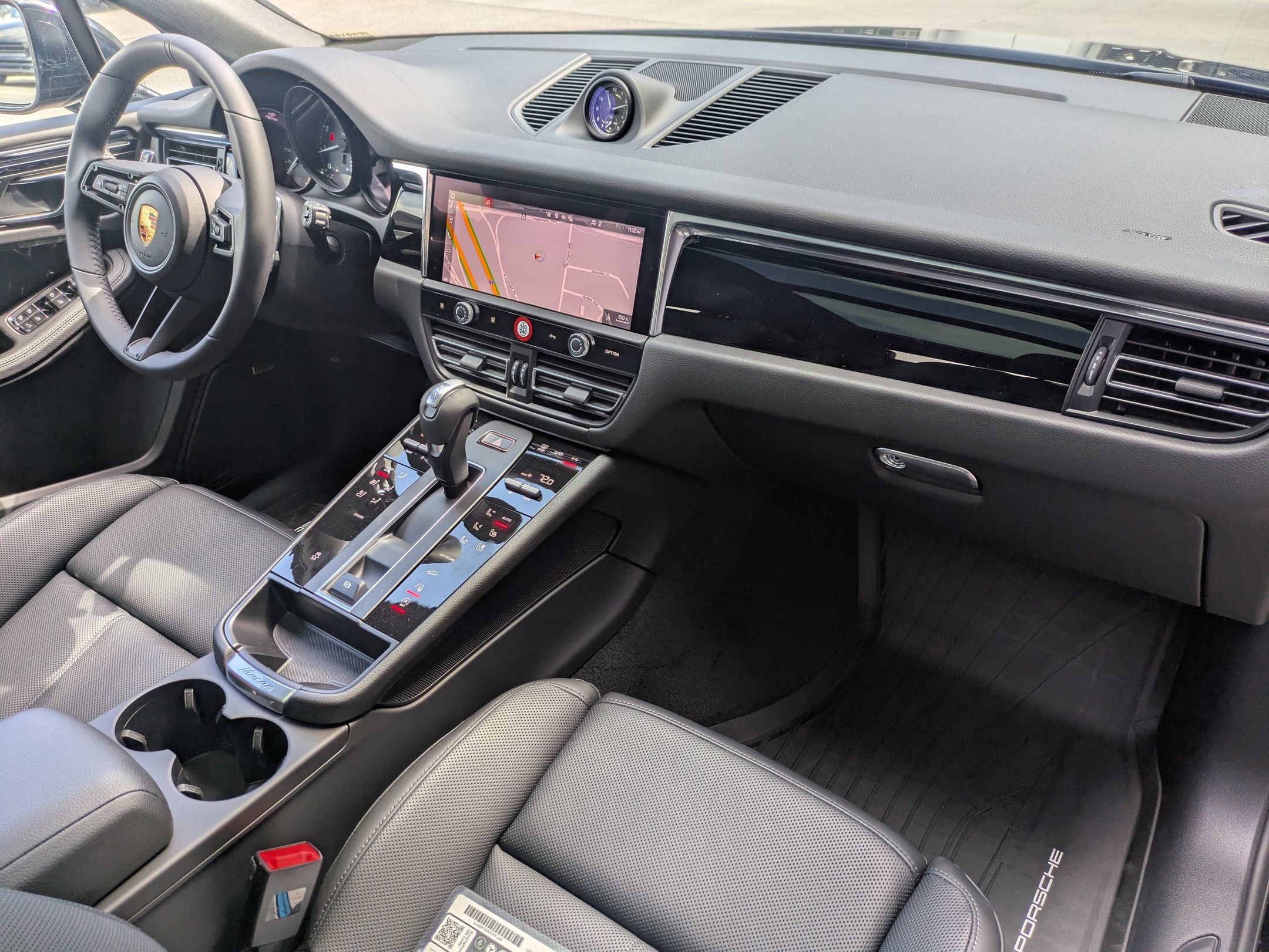 Certified 2025 Porsche Macan image 27