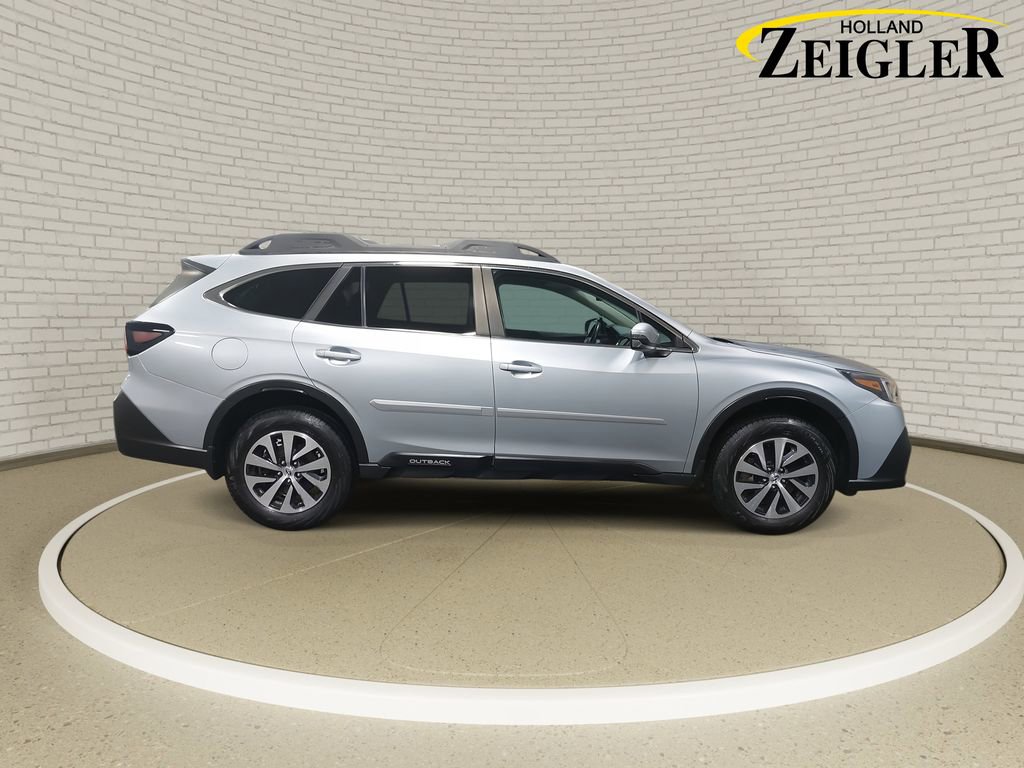 Used 2022 Subaru Outback Premium image 4