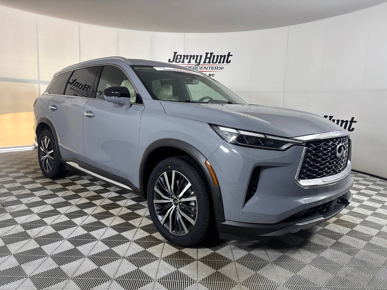 Used 2025 INFINITI QX60 Sensory FWD image 4
