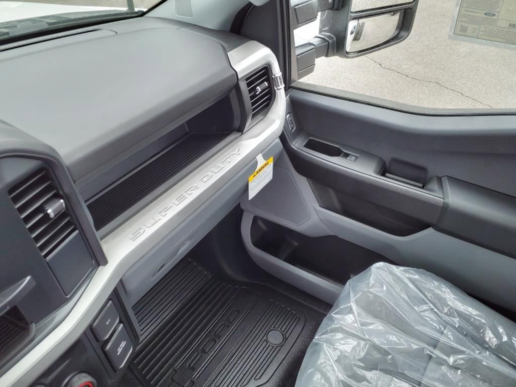 New 2024 Ford F550 4x4 Regular Cab Super Duty image 15