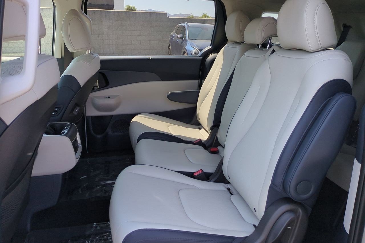 New 2026 Kia Carnival EX image 21