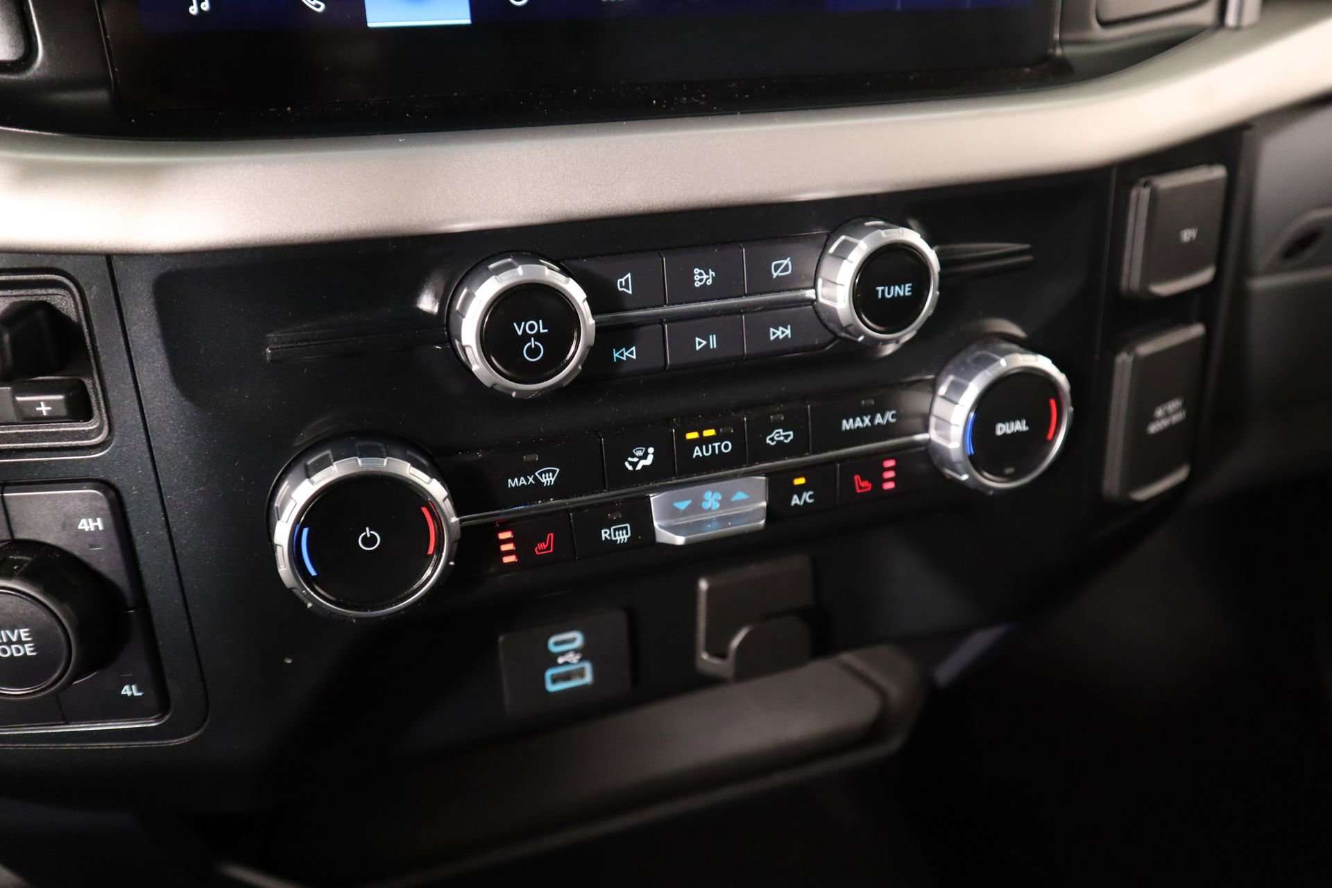 Used 2023 Ford F150 XLT w/ Equipment Group 302A High image 8