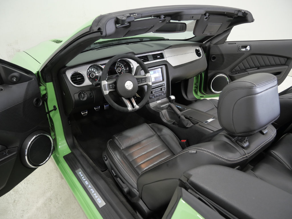 Used 2013 Ford Mustang GT Premium w/ Electronics Pkg RWD image 9
