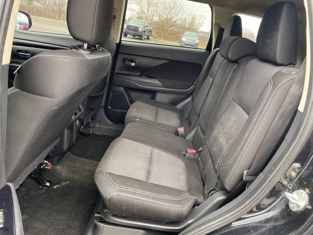 Used 2019 Mitsubishi Outlander ES FWD image 14