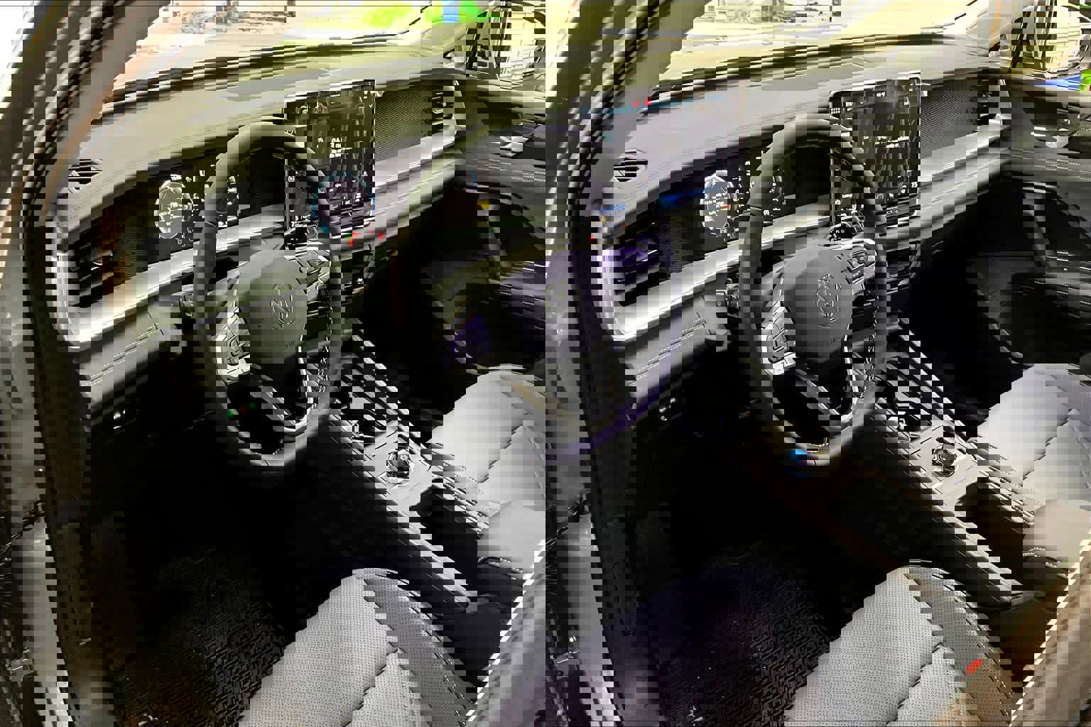 New 2026 Volkswagen Tiguan SE image 8