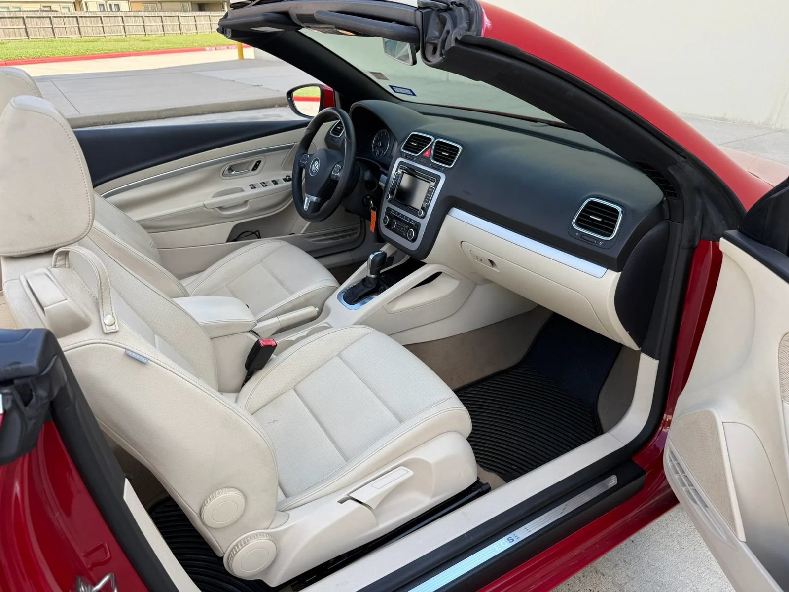 Used 2012 Volkswagen Eos Komfort FWD image 22