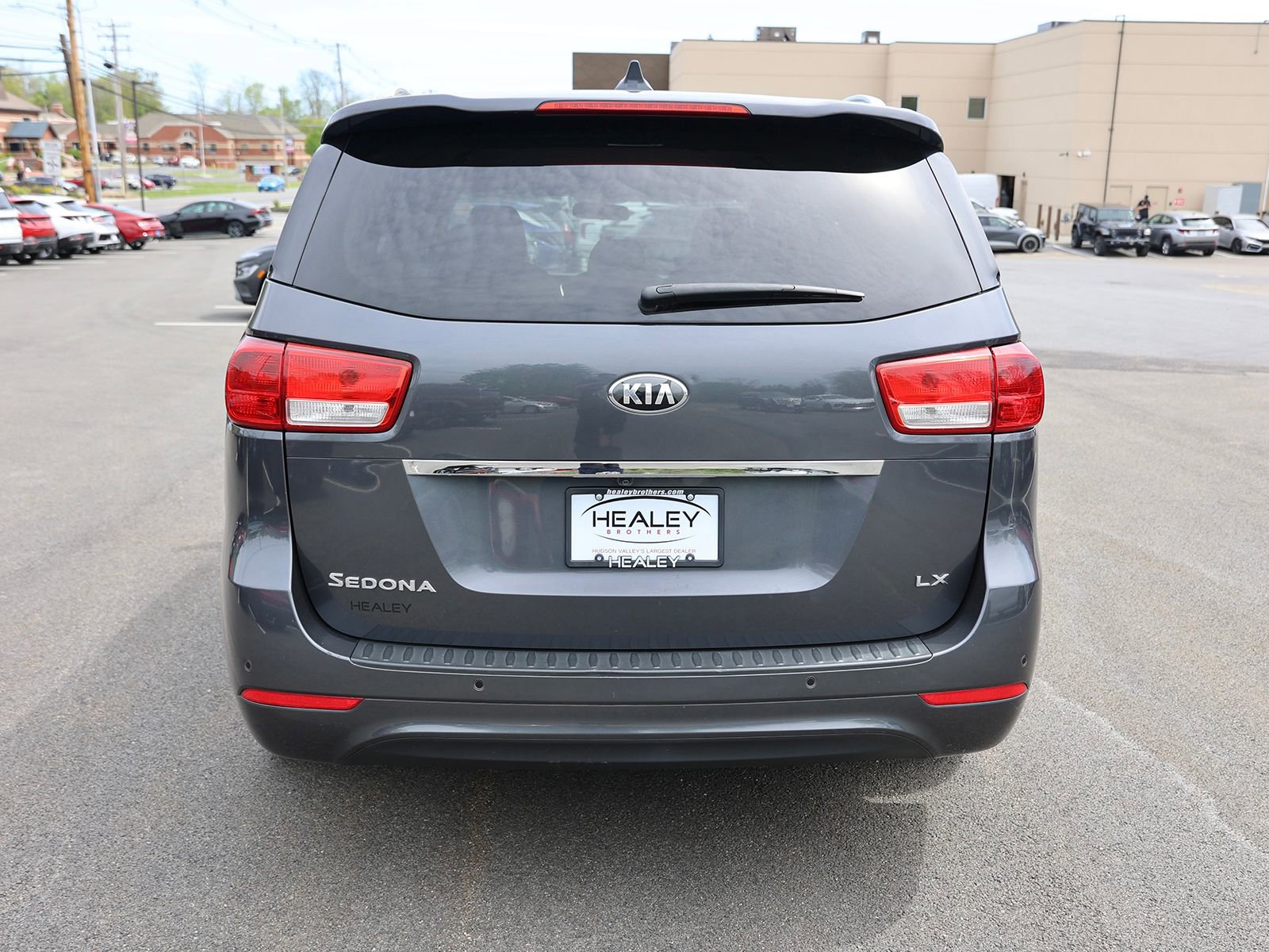 Used 2016 Kia Sedona LX w/ Option Group 020 FWD image 6