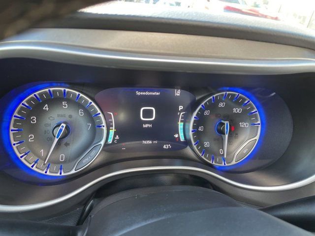 Used 2023 Chrysler Pacifica Touring-L image 17