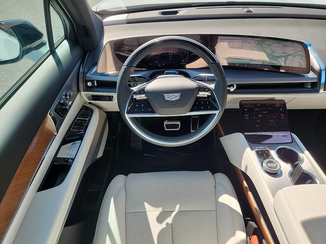 New 2027 Cadillac Vistiq Sport w/ LPO, Floor Liner Package AWD/4WD image 7