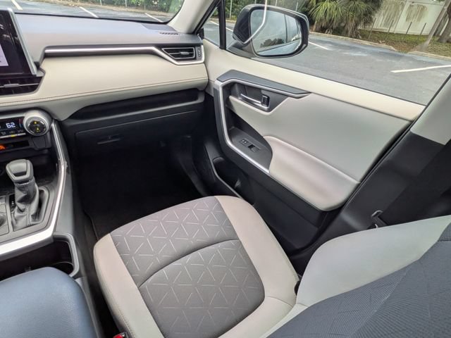 Used 2025 Toyota RAV4 XLE w/ Convenience Package AWD/4WD image 17