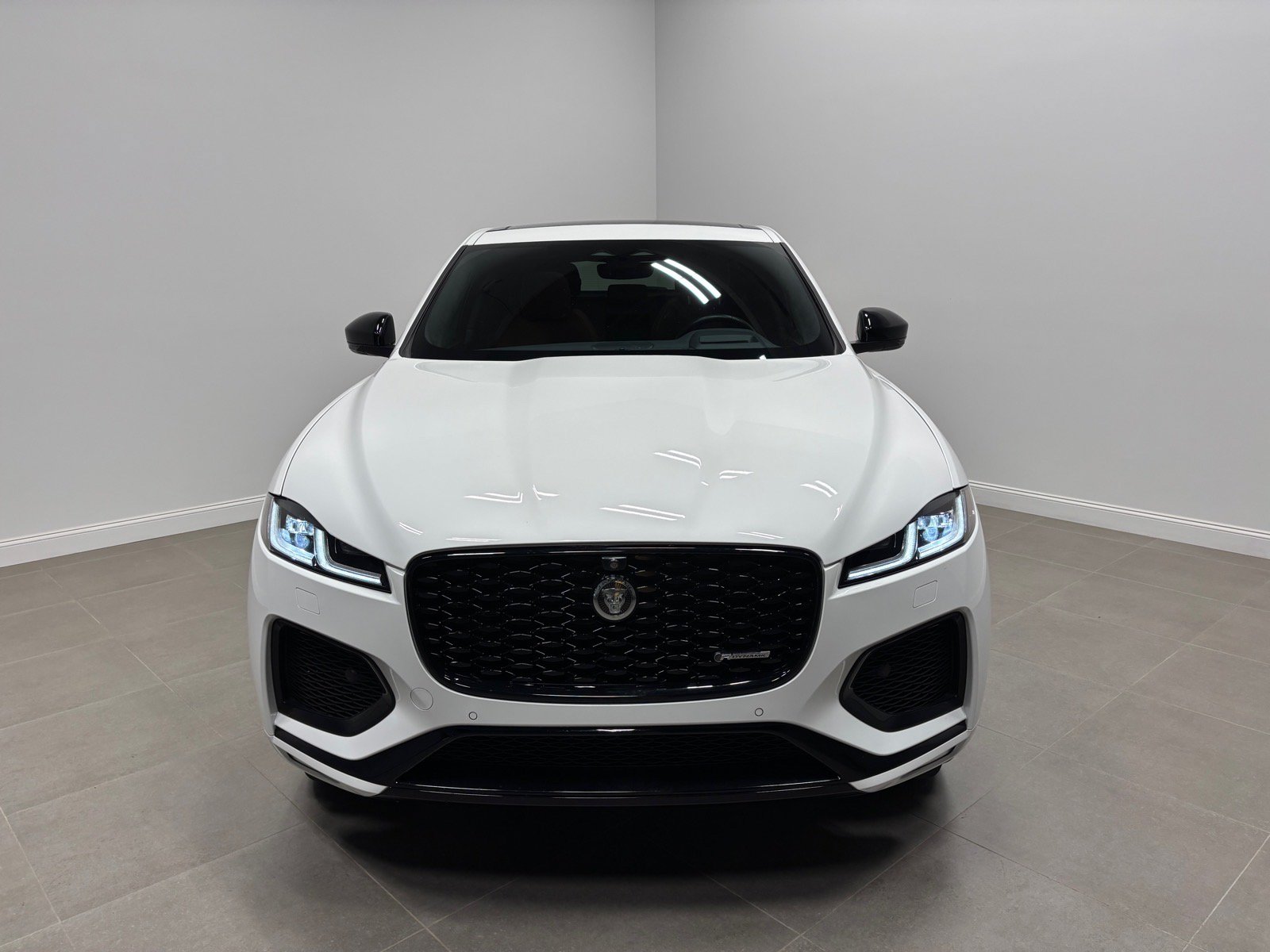 New 2025 Jaguar F-PACE R-Dynamic S AWD/4WD image 3