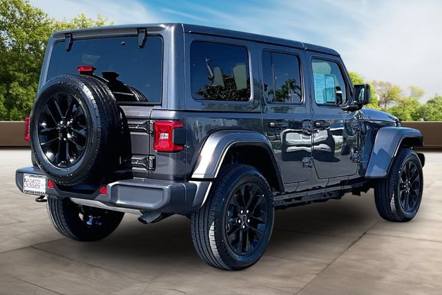 Used 2025 Jeep Wrangler Unlimited Sahara AWD/4WD image 6