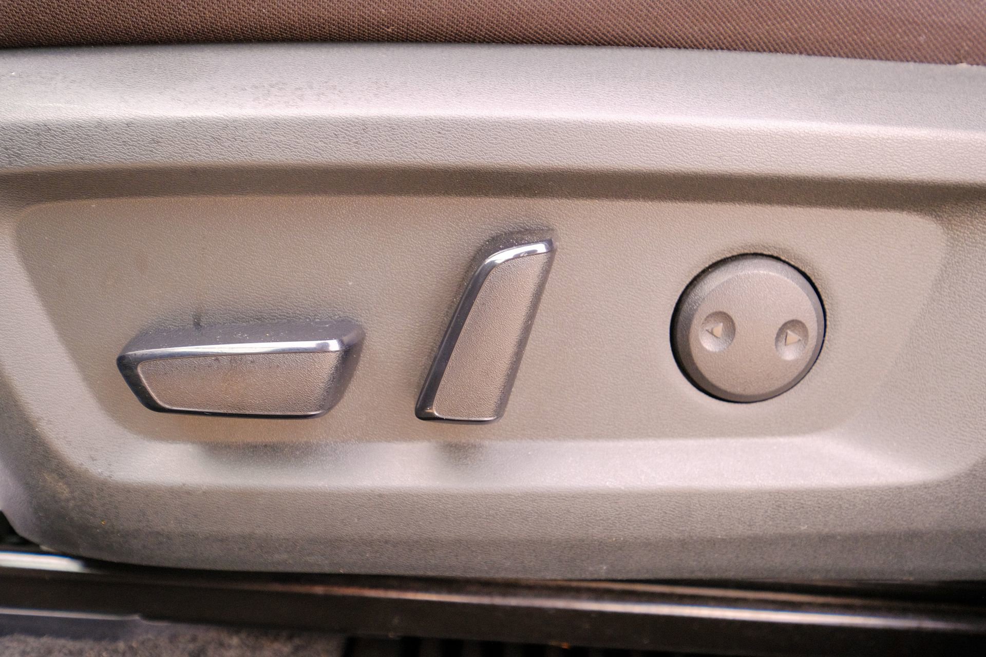 Used 2023 Nissan Rogue SV image 38