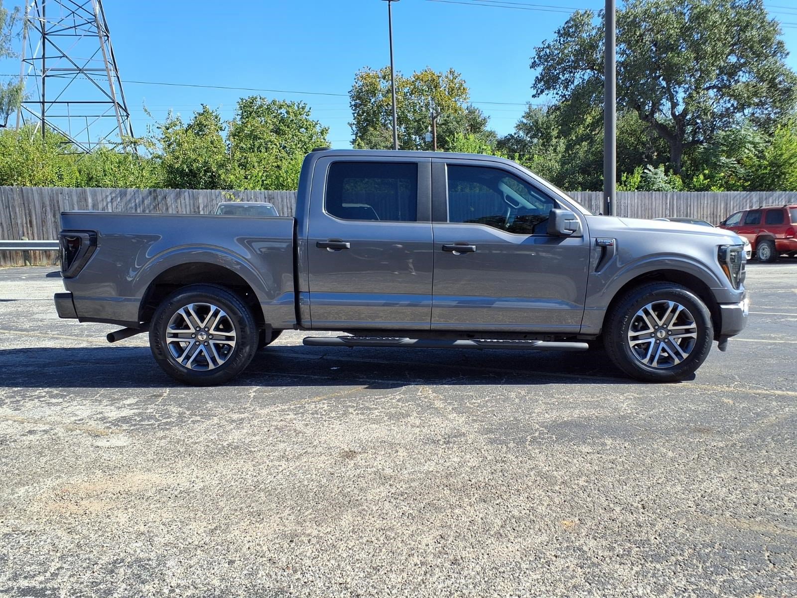 Used 2022 Ford F150 XL w/ STX Appearance Package RWD image 5