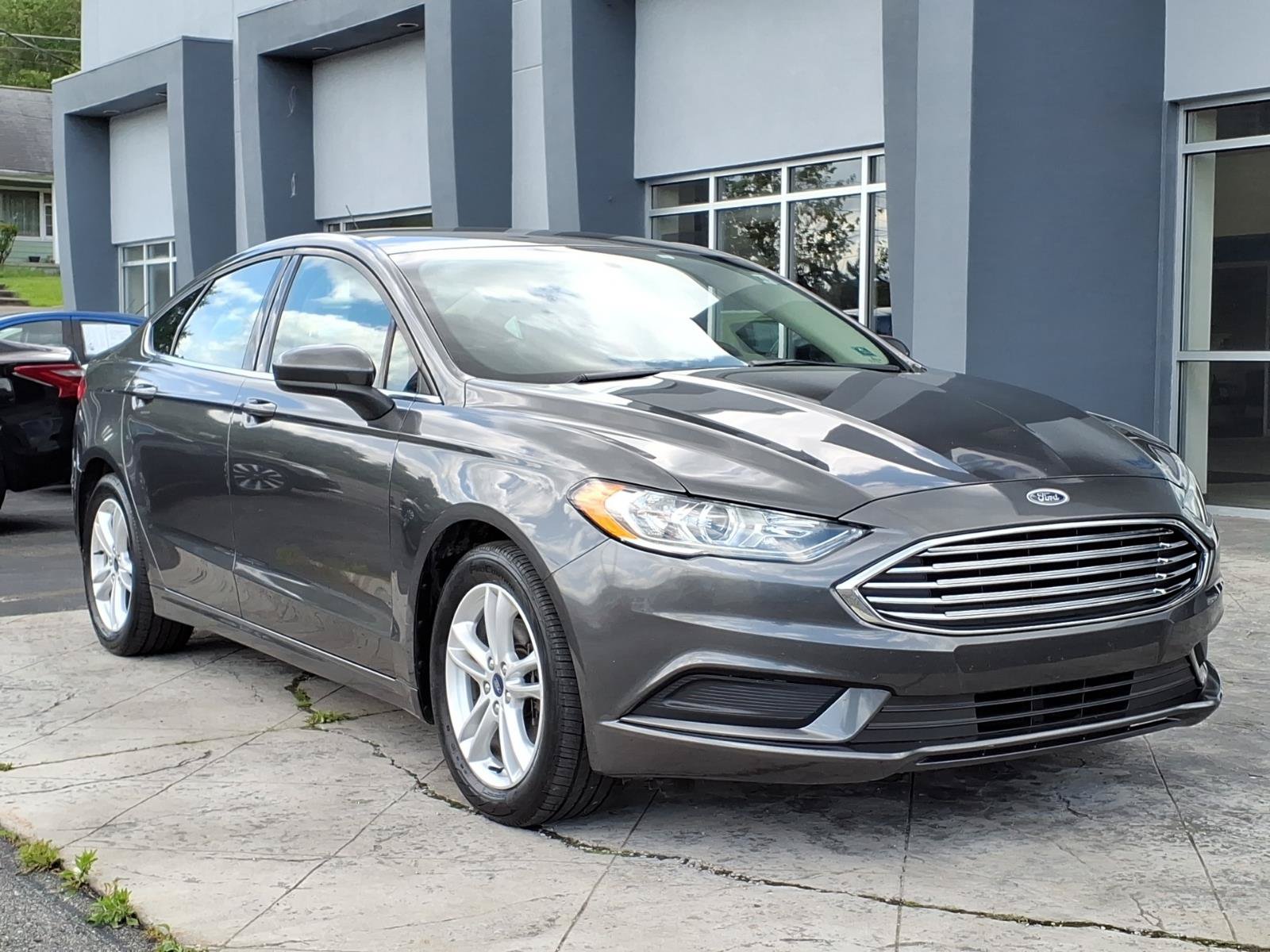 Used 2018 Ford Fusion SE w/ Fusion SE Technology Package FWD image 1