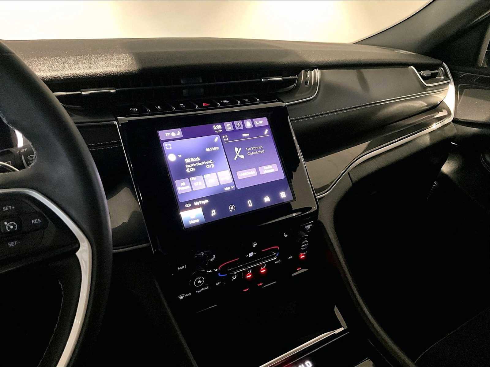 Used 2023 Jeep Grand Cherokee Altitude image 19