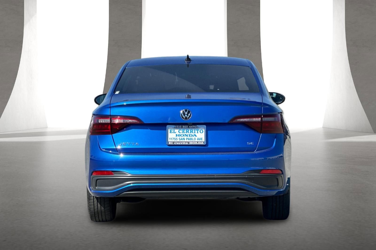 Used 2024 Volkswagen Jetta SE w/ Panoramic Sunroof Package image 5