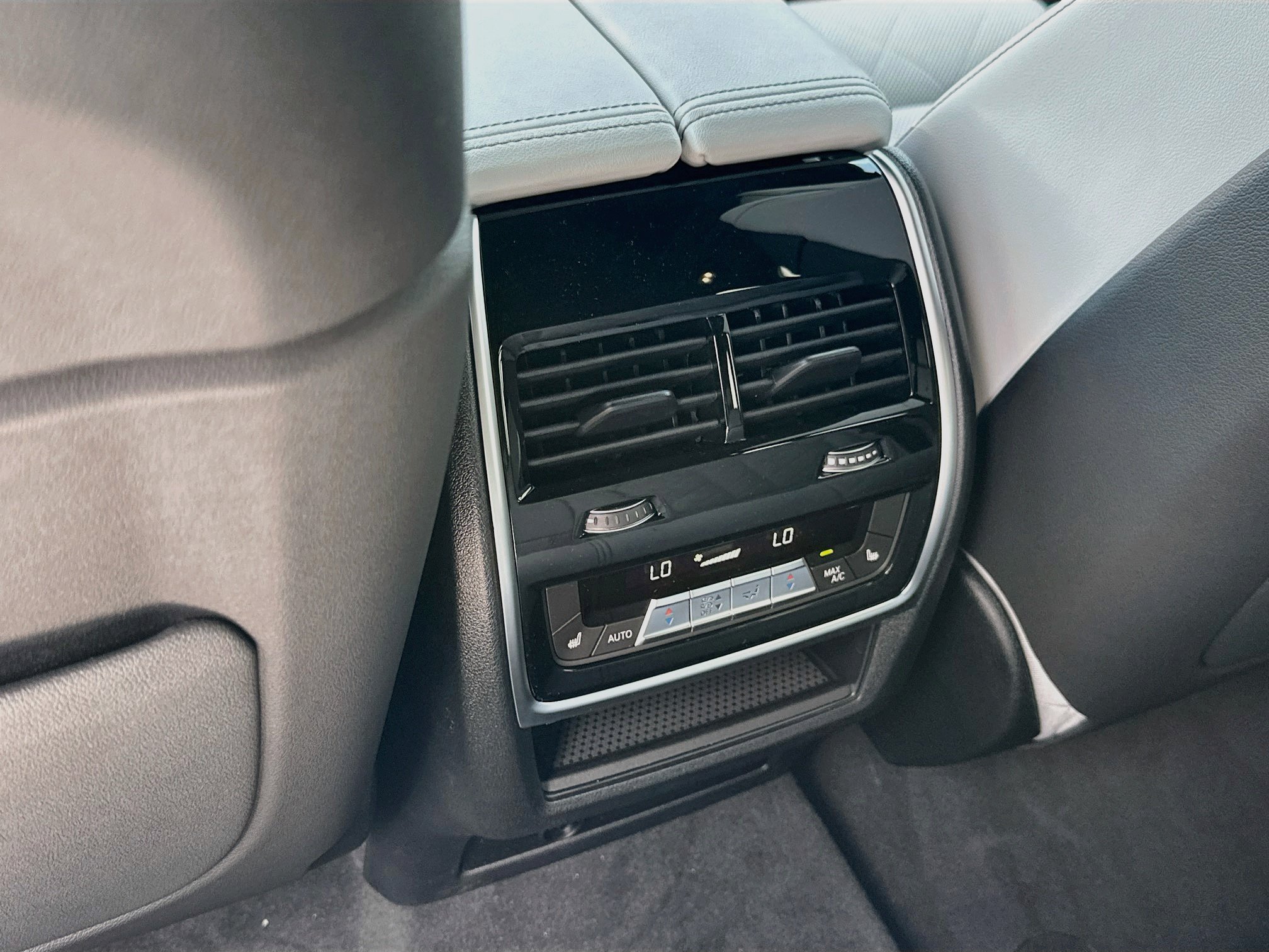 New 2026 BMW X5 xDrive40i AWD/4WD image 16