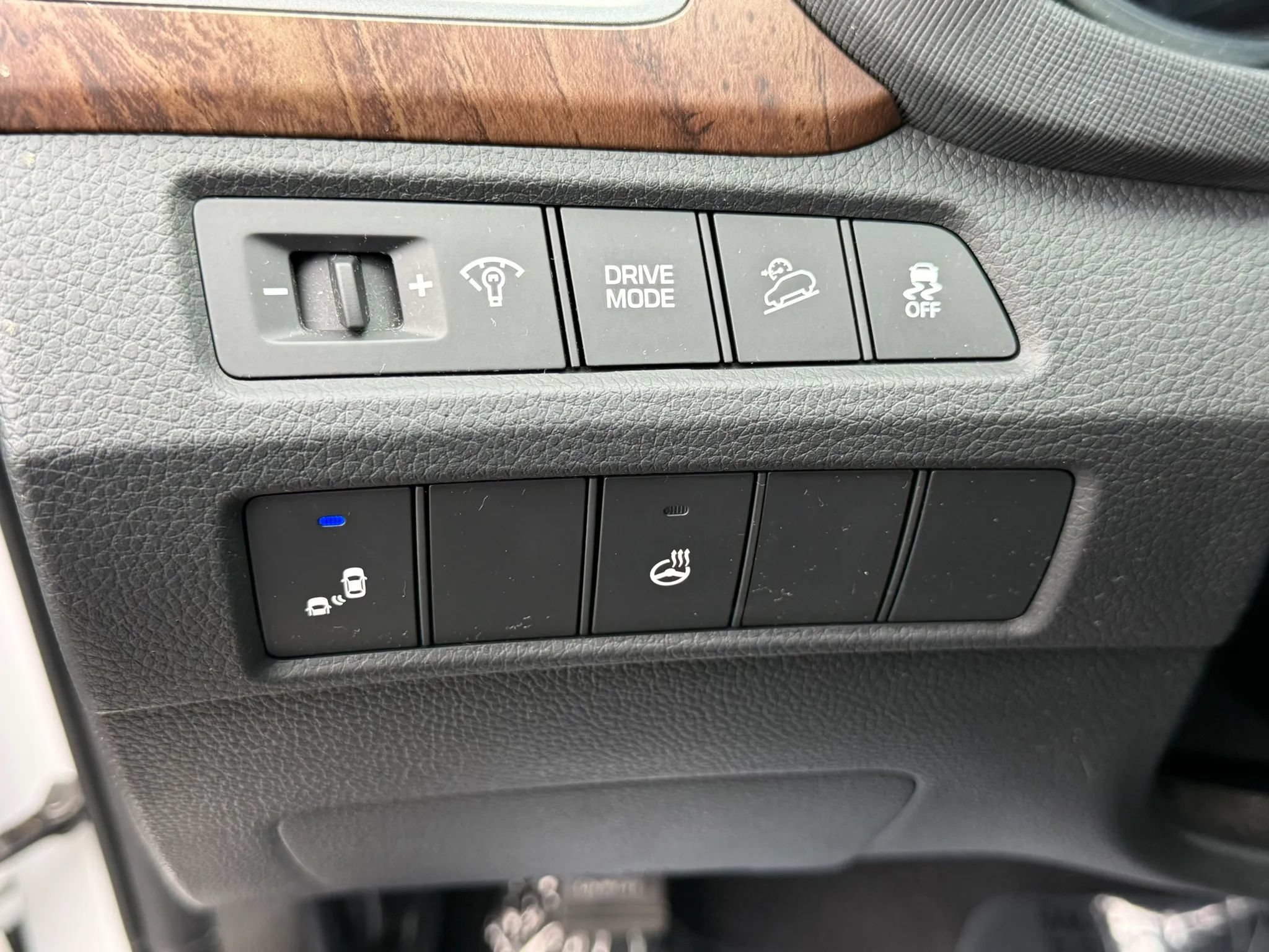 Used 2018 Hyundai Santa Fe Sport FWD image 31