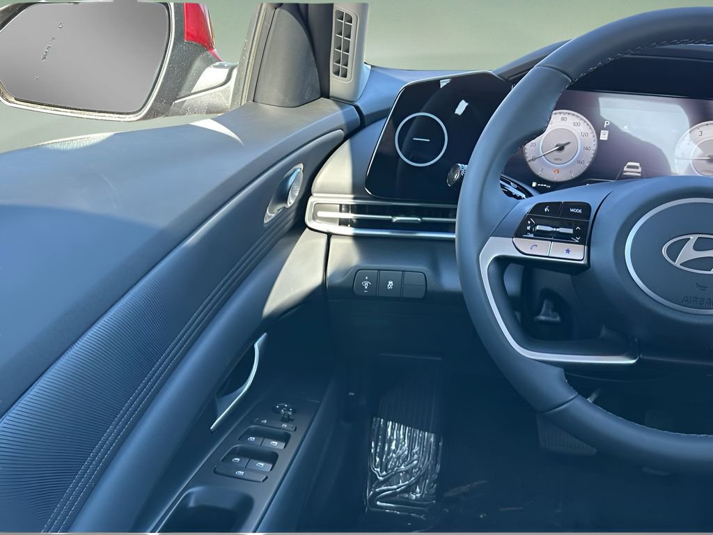 New 2025 Hyundai Elantra SEL image 17