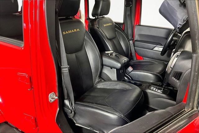 Used 2015 Jeep Wrangler Unlimited Sahara w/ Connectivity Group image 28