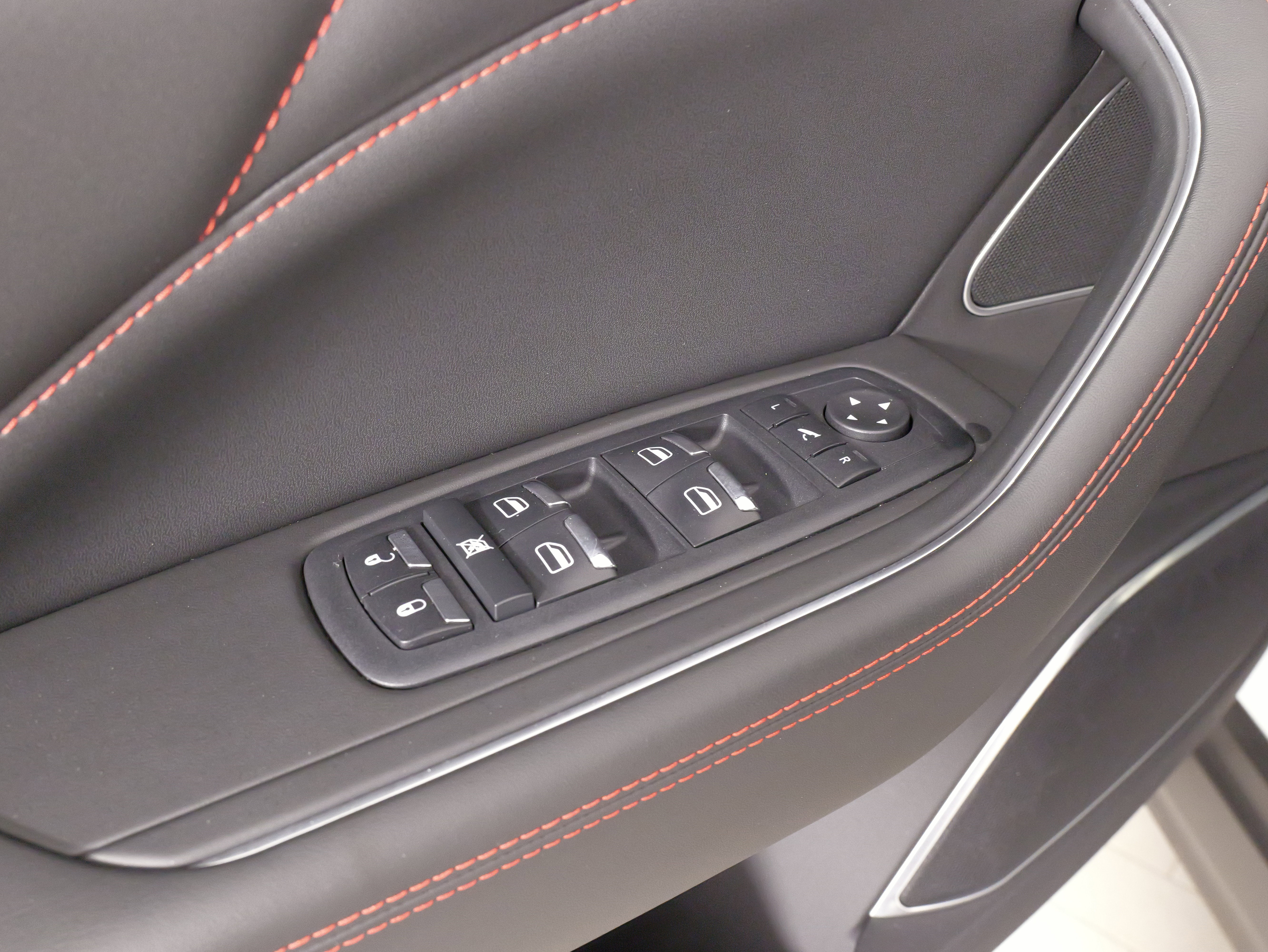 Used 2024 Maserati Levante GT Ultima image 27