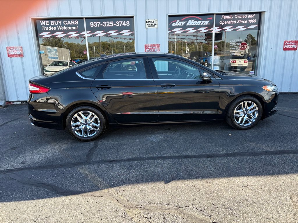 Used 2016 Ford Fusion SE FWD image 2