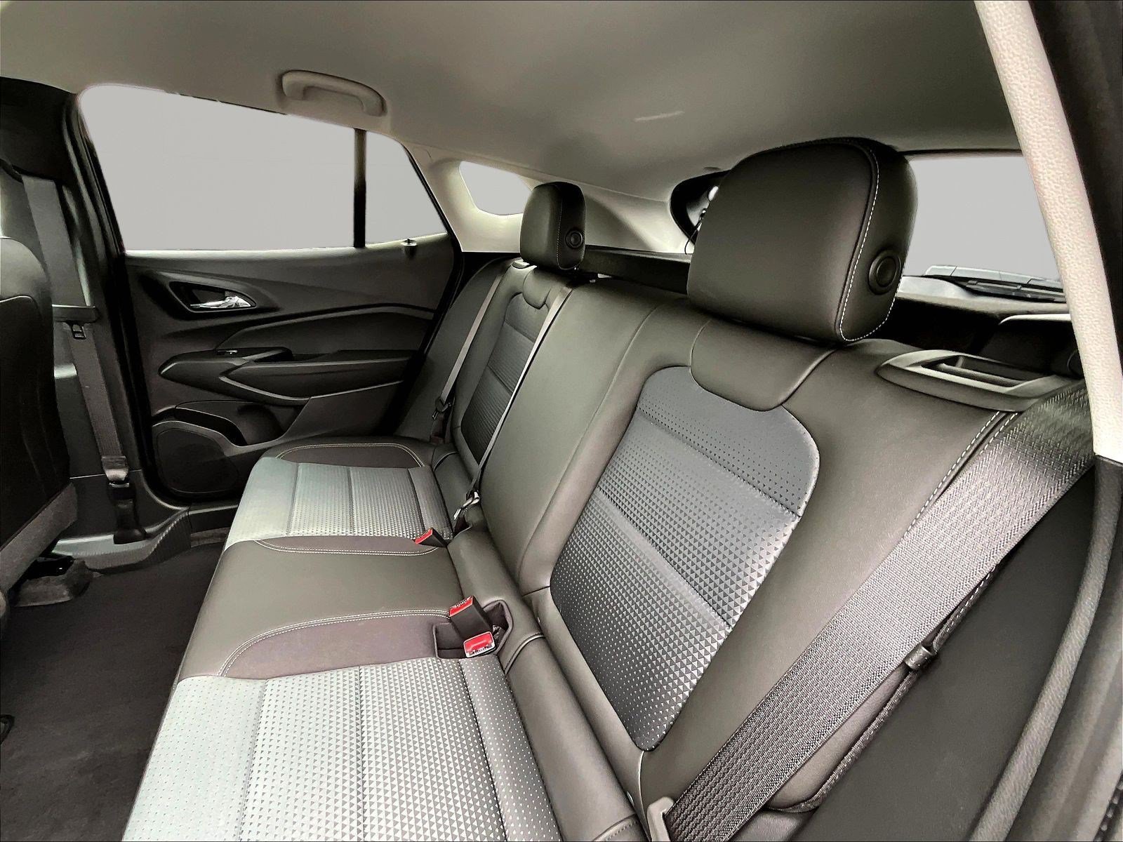 New 2026 Chevrolet Trax LT w/ LT Convenience Package FWD image 18
