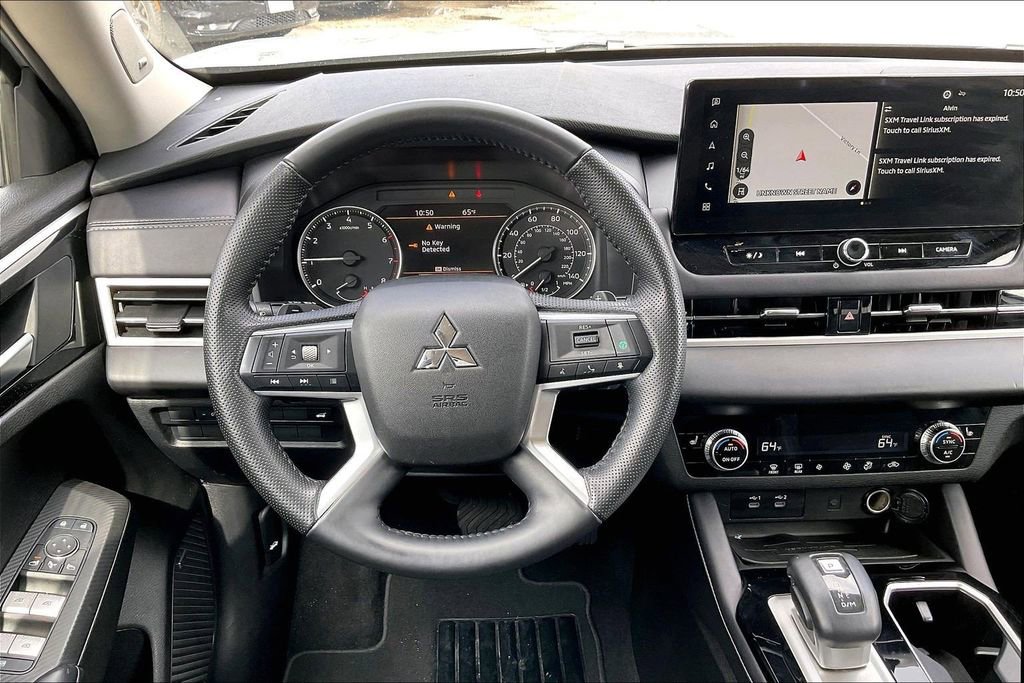 Used 2025 Mitsubishi Outlander SE FWD image 8