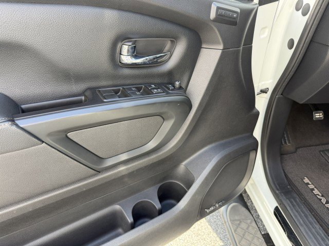Used 2018 Nissan Titan SL w/ Midnight Edition image 11