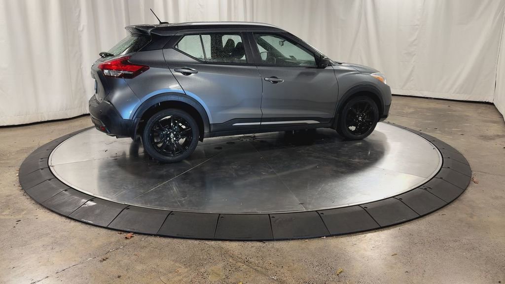 Used 2020 Nissan Kicks SR image 2