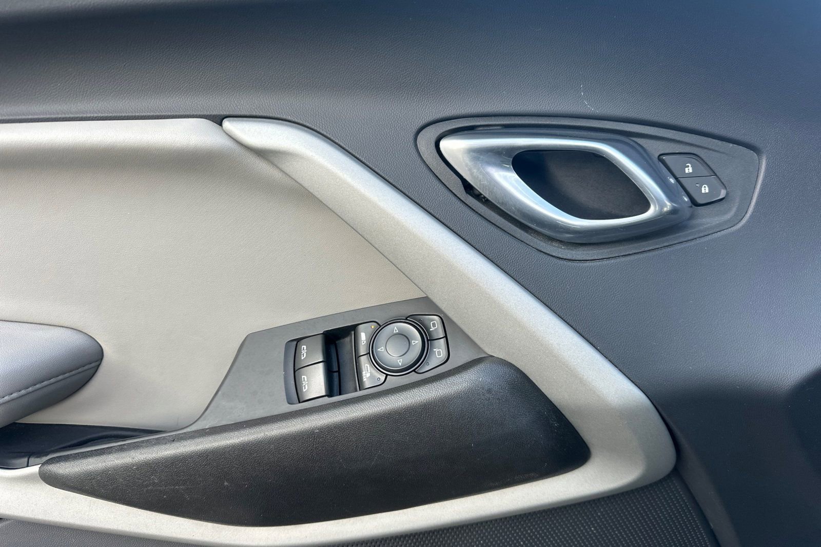 Used 2023 Chevrolet Camaro LT image 12