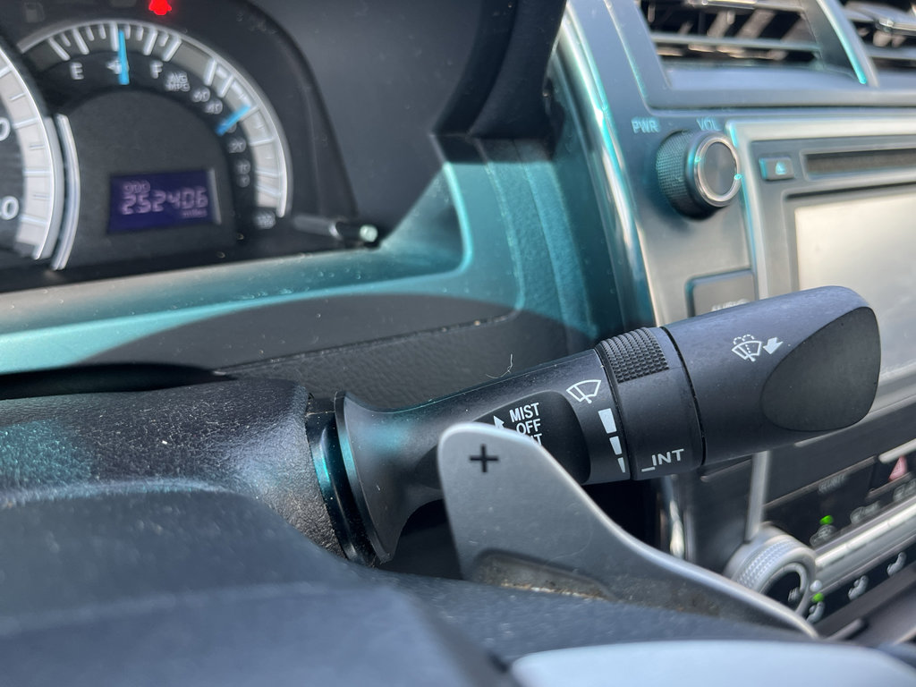 Used 2014 Toyota Camry SE w/ Moonroof Package FWD image 14