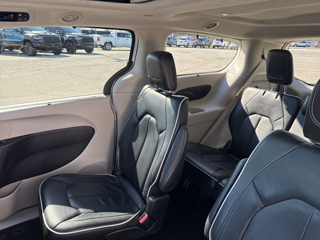 Used 2023 Chrysler Pacifica Limited FWD image 22