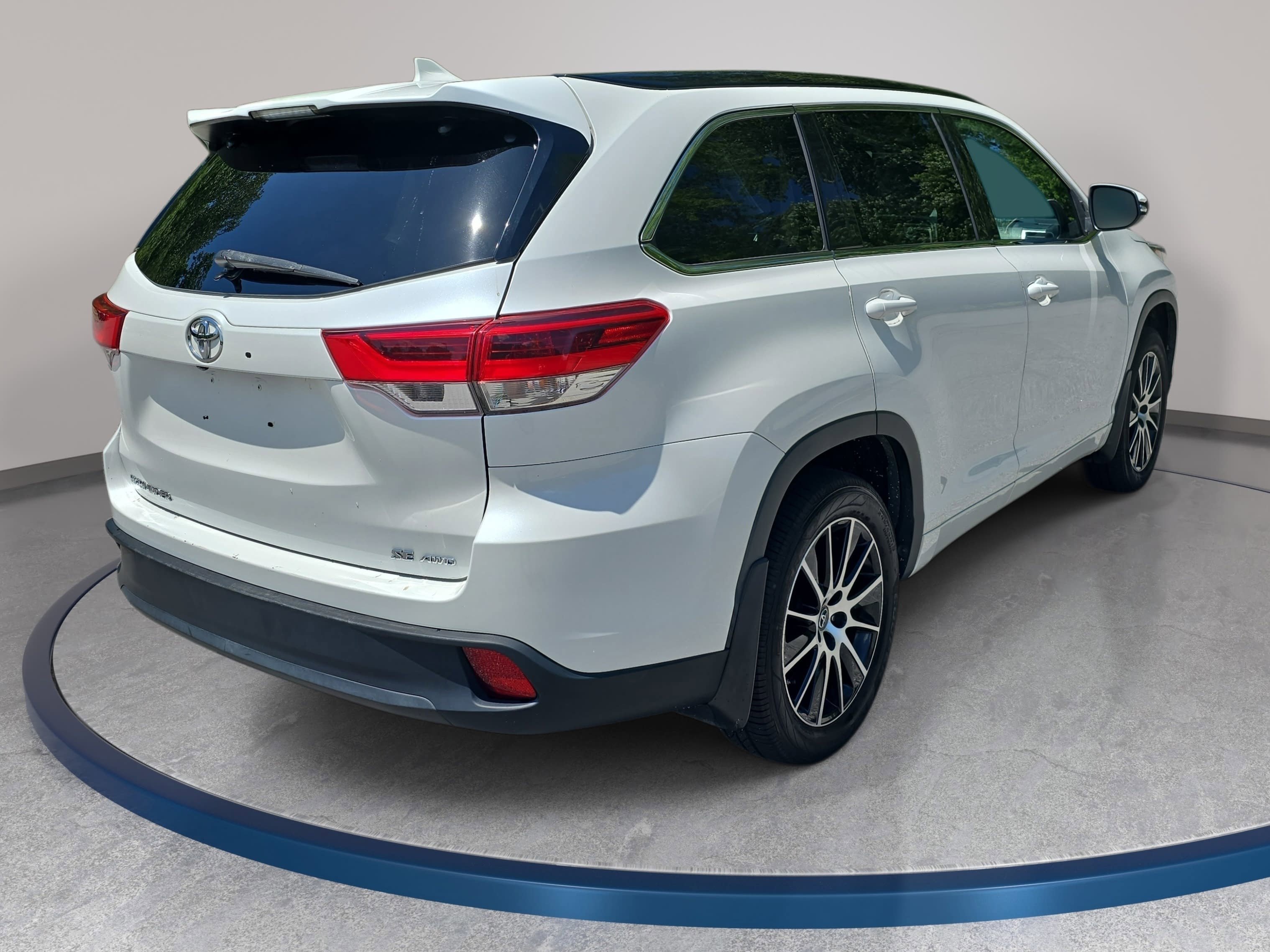 Used 2017 Toyota Highlander SE AWD/4WD image 5