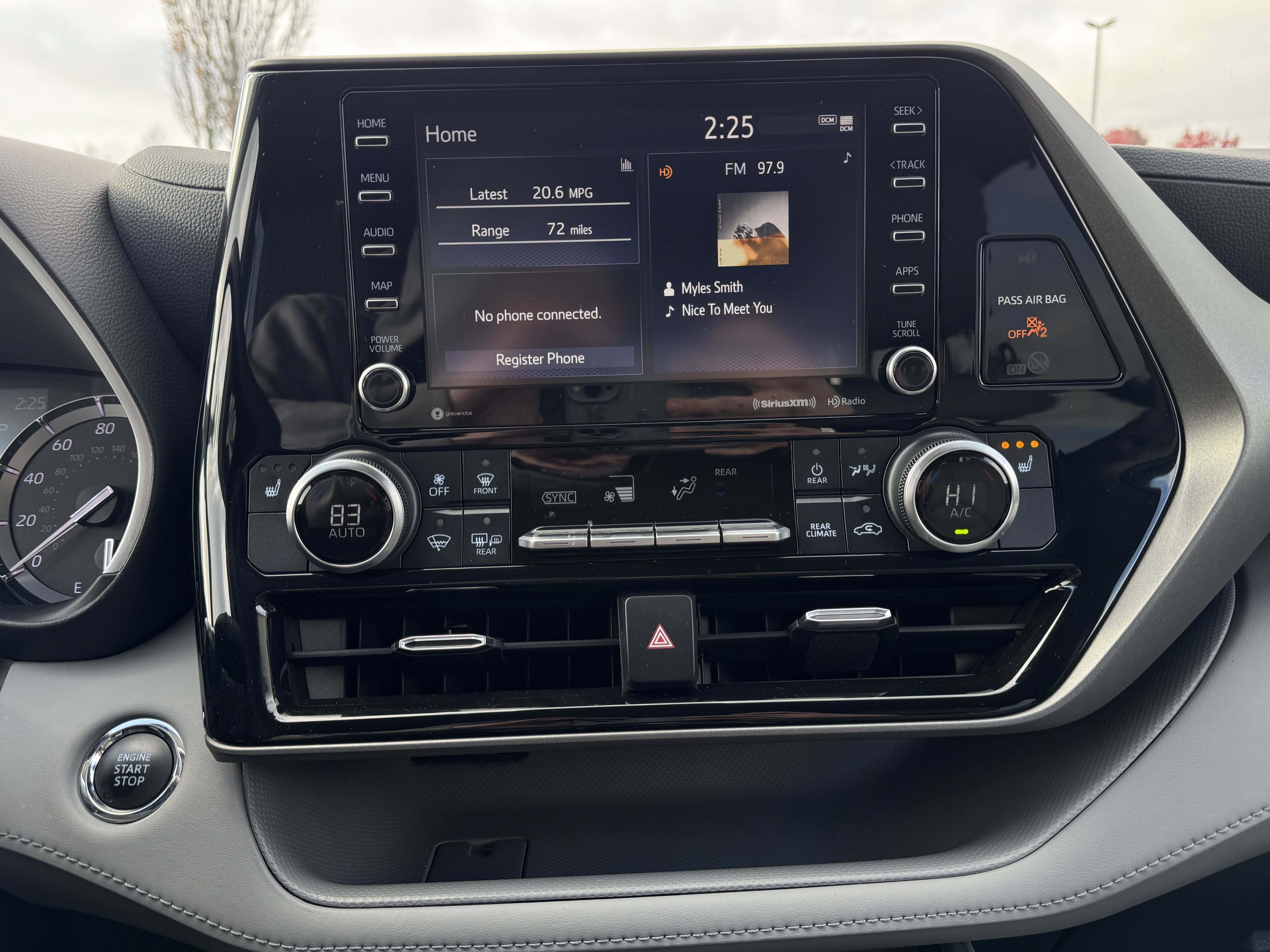 Used 2022 Toyota Highlander XLE image 30