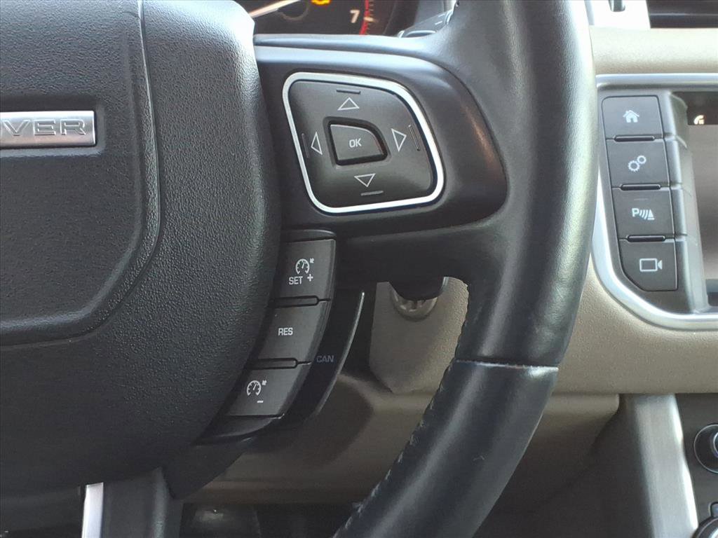 Used 2017 Land Rover Range Rover Evoque SE image 13