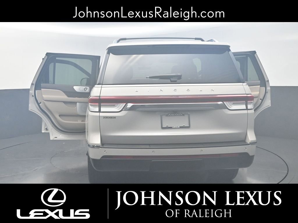 Used 2023 Lincoln Navigator Reserve image 26