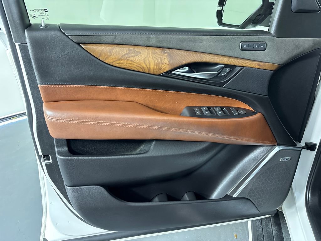 Used 2020 Cadillac Escalade Premium Luxury image 26