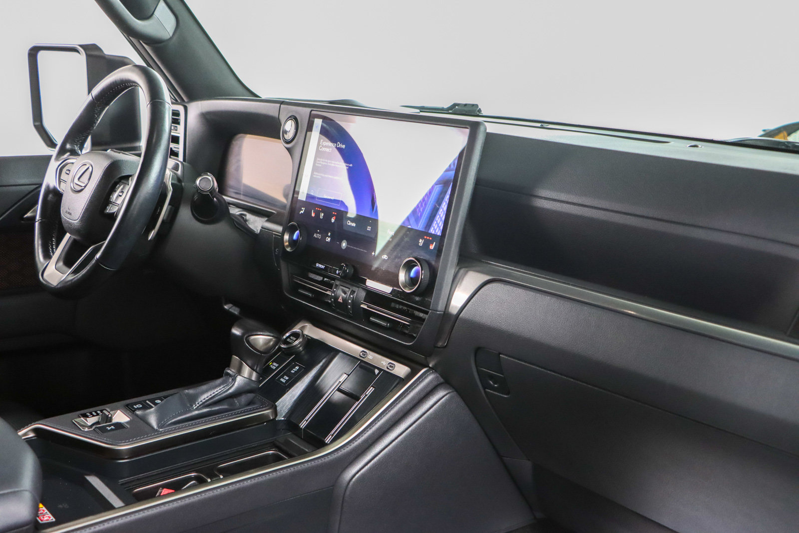 Used 2024 Lexus GX 550 w/ Accessory Package (31) AWD/4WD image 29