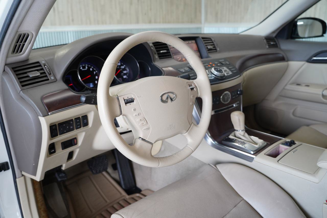 Used 2010 INFINITI M35 w/ Technology Pkg RWD image 11
