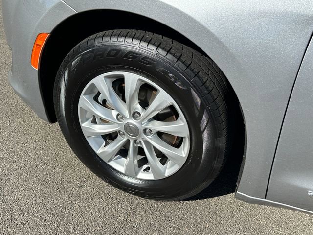 Used 2018 Chrysler Pacifica Touring-L Plus image 8