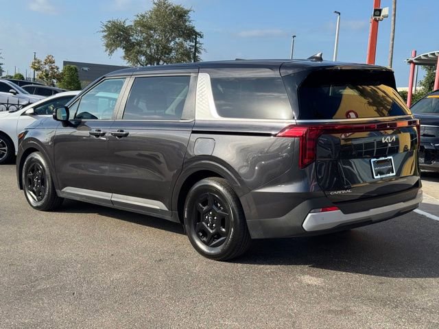 Used 2025 Kia Carnival FWD image 3